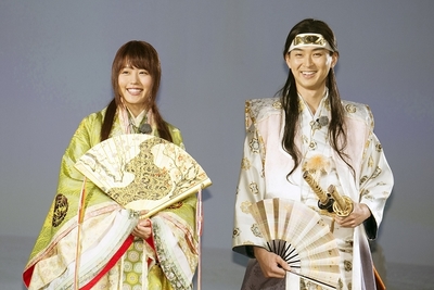 (L to R) Japanese actress Kasumi Arimura and the actor Shota Matsuda attend a press conference for the launch of its AU ''2015 Summer Selection'' lineup of 10 new mobile devices on May 14, 2015, Tokyo, Japan. Takashi Tanaka, President of KDDI Corporation spoke about their new line of smartphones and tablets, and announced a new service ''au WALLET Market'' where customers can buy various kind of products from their smartphones, tablets and computers. (Photo by Rodrigo Reyes Marin/AFLO)