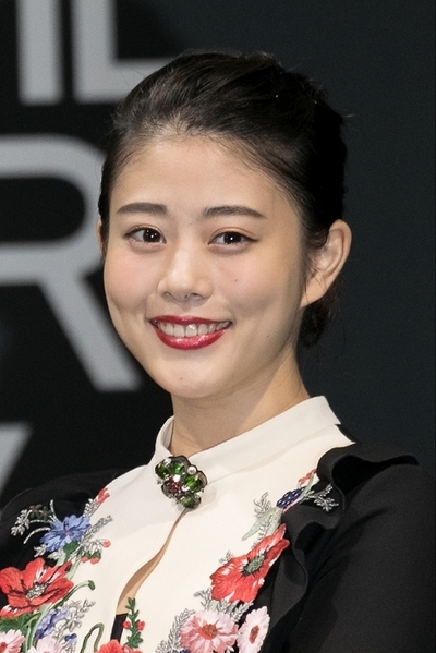 Singer Mitsuki Takahata attends the Vogue Japan Women of the Year 2016 Awards on November 24, 2016, Tokyo, Japan. Every year the fashion magazine awards successful women from various disciplines. This year Tokyo's first female Governor Yuriko Koike sent a video message in gratitude for her inclusion on the awards list. (Photo by Rodrigo Reyes Marin/AFLO)