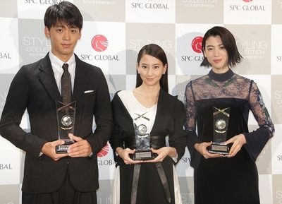 竹内涼真, 河北麻友子, 三吉彩花, Nov 15, 2016 「ベストスタイリングアワード2016」授賞式 写真:MANTAN/アフロ