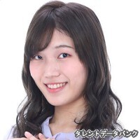 足立真衣